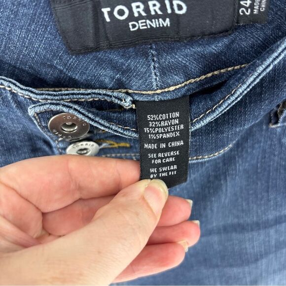 Torrid Blue Straight Leg Jeans Classic Denim Women’s 24 TALL - Picture 4 of 6